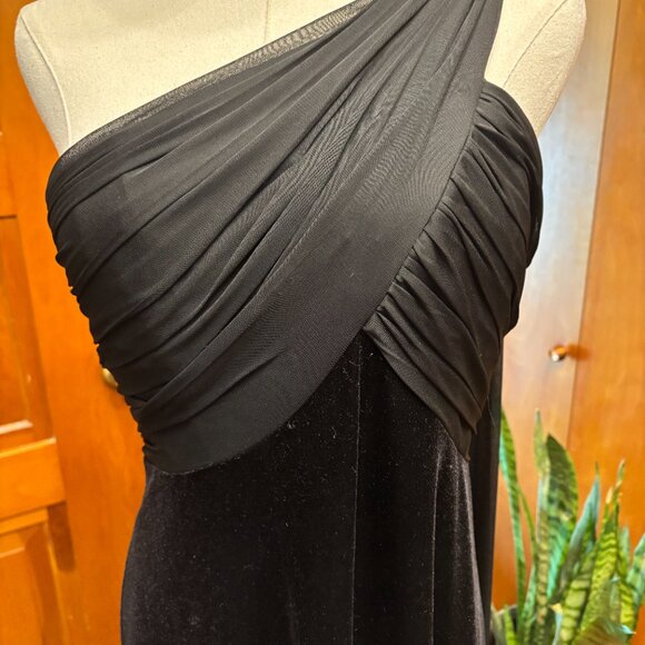 Stunning Black Velvet Gown - Picture 2 of 6